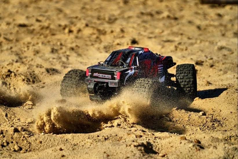 SKETER XP 4S – 1/10 Monster Truck 4WD - RTR – Brushless Power 4S