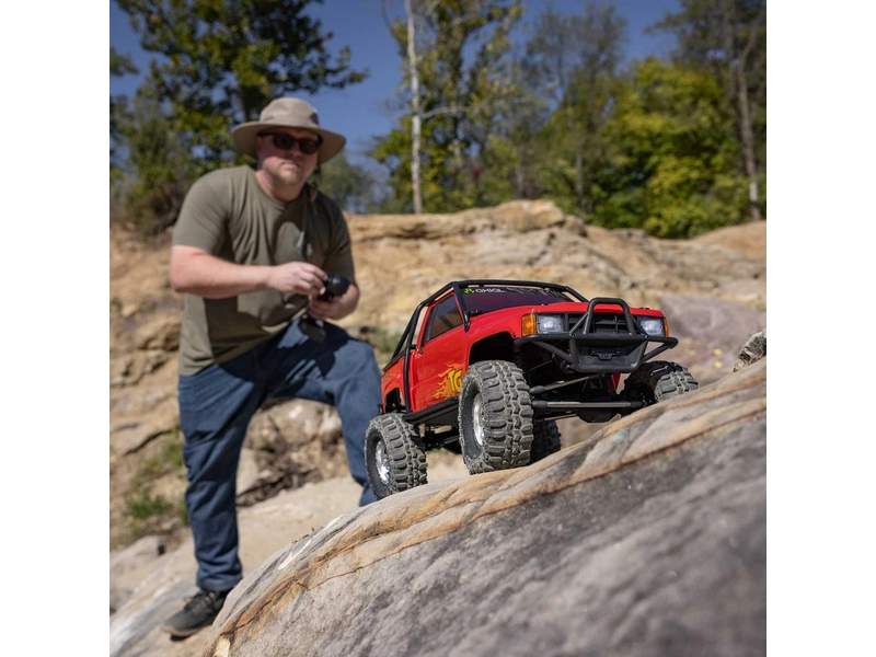 Axial SCX10 III Toyota SR5 1987 1:10 4WD RTR červený