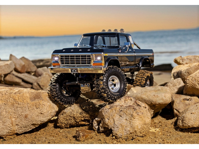 ROZBALENÉ – RC auto Traxxas TRX4-M Ford F-150 1979 1:18 RTR, čierne