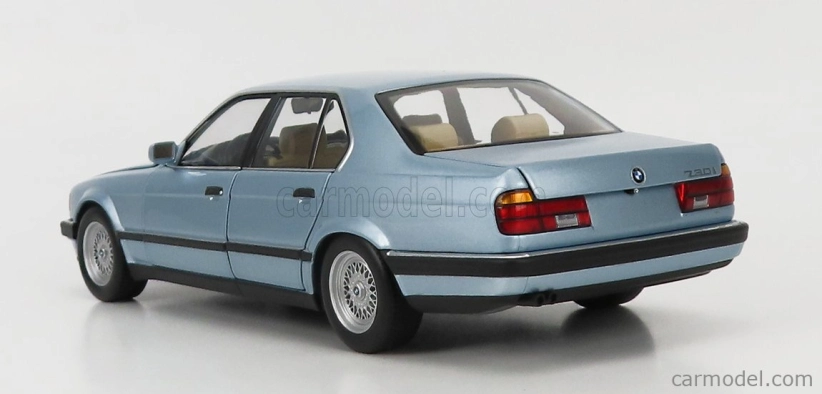 Minichamps BMW radu 7 730i (e32) 1986 1:18 Light Blue Met