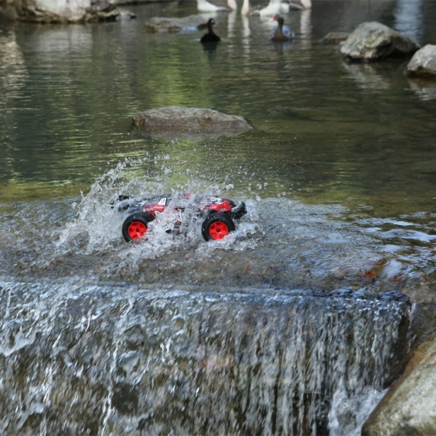 RC auto Pioneer Brave, čiernočervená