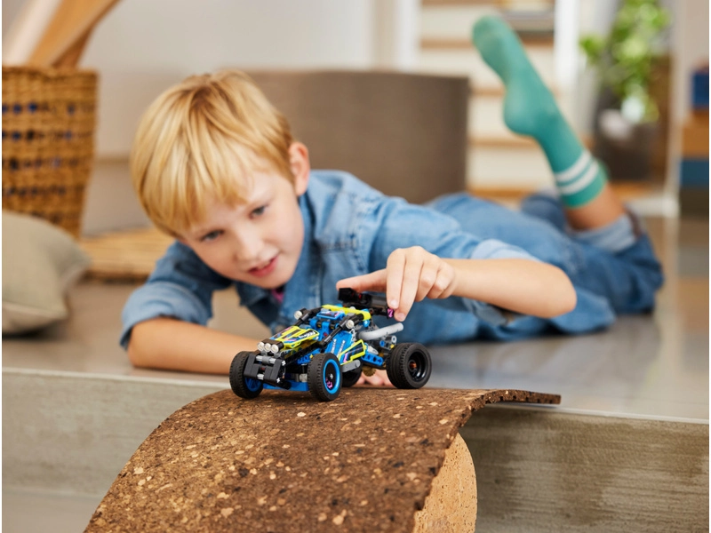 LEGO Technic - Terénna pretekárska bugina