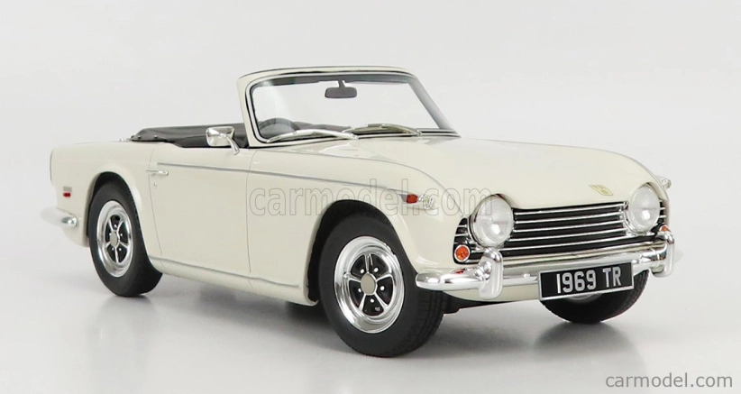 Modely v mierke Cult-scale Triumph Tr5 Spider 1967 1:18 Biela