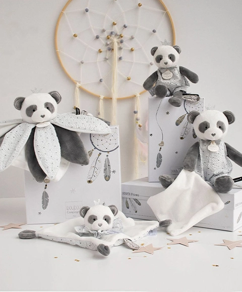 Doudou Darčeková sada - plyšová hračka panda s dekou 20 cm
