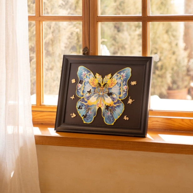 RoboTime Drevené puzzle Motýľ Morpho Helena