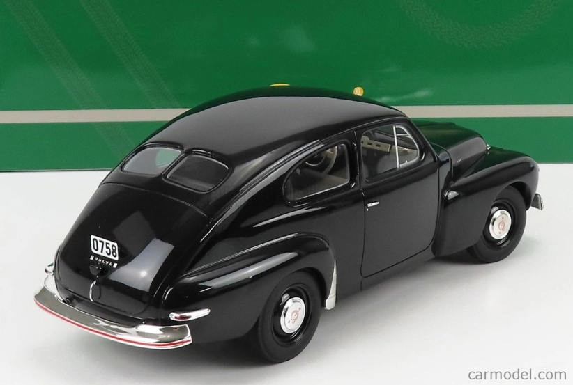 Modely v mierke Cult-scale Volvo Pv444 1947 1:18 Black