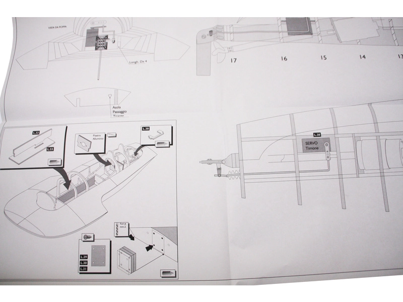 AMATI Arno XI Ferrari pretekársky čln 1:8 kit