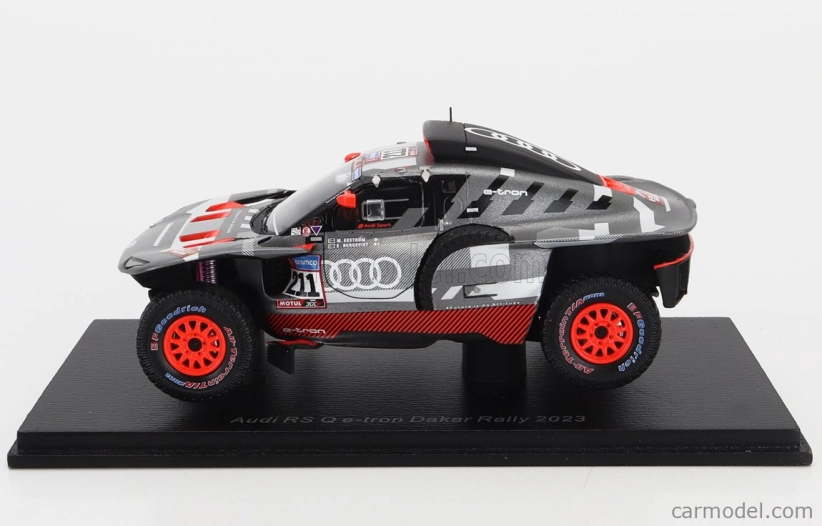 Iskrový model Audi Q E-tron Rs Tím Audi Sport N 211 Rally Dakar 2023 Mattias Ekstrom - Emil Bergkvist 1:43 Sivá strieborná čierna