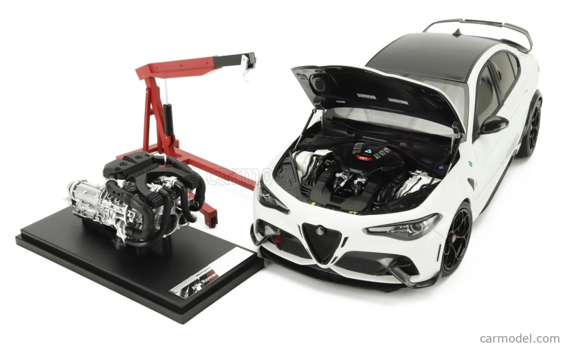Motorhelix Alfa romeo Giulia Gtam With Engine And Accessories 2021 1:18 Bílá