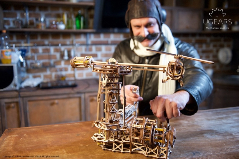 Ugears 3D drevené mechanické puzzle lietajúce stroje