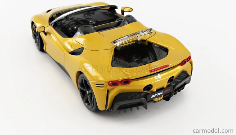 Bburago Ferrari SF90 Spider 1:18 žlutá metalíza