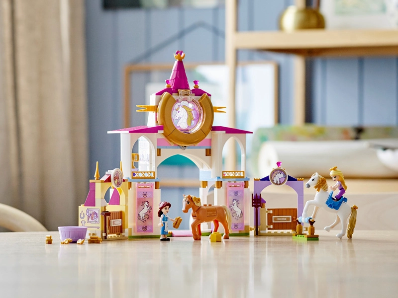 LEGO Disney Princess – Kráľovské stajne Krásky a Lociky