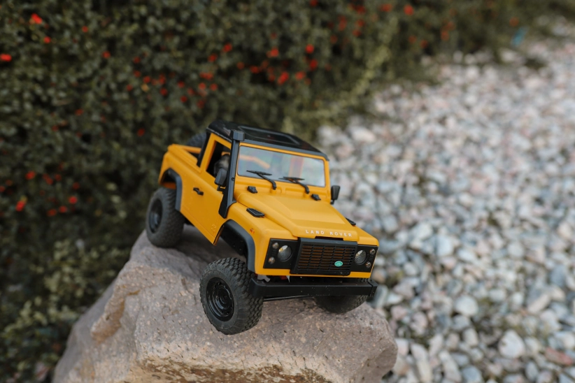 RC auto Land Rover Trail V2 1/12 RTR 4WD, žlté + náhradná batéria
