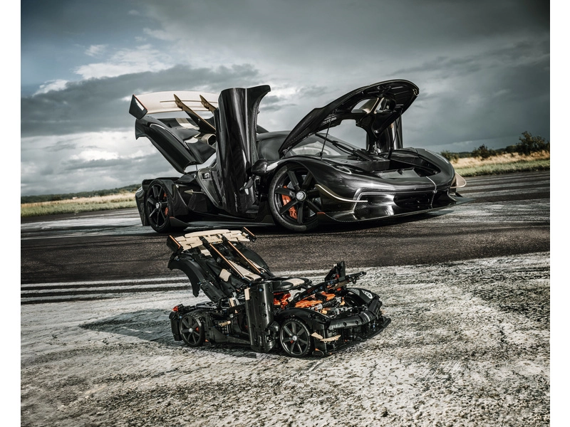 LEGO Technic – Megacar Koenigsegg Sadair's Spear