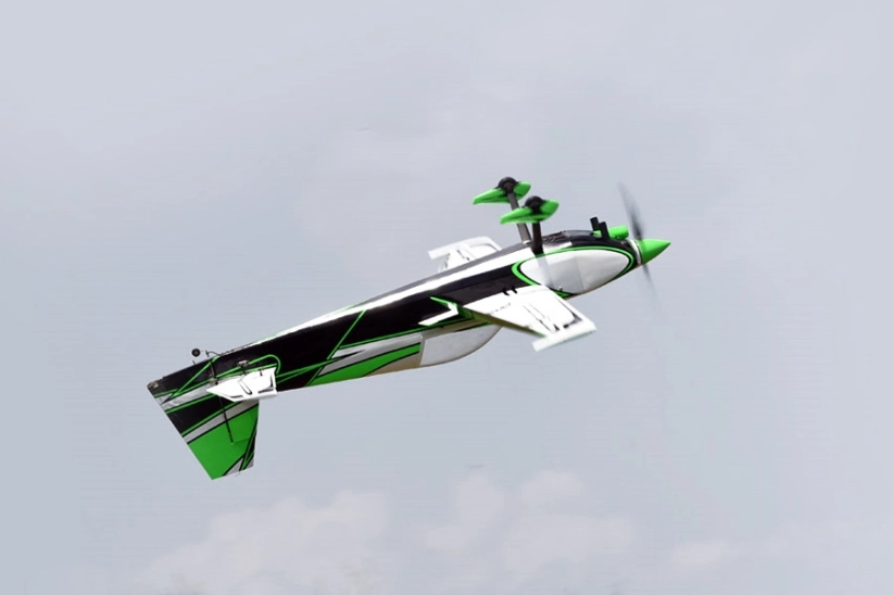 106" Edge 540 ARF - zelená 2,69m