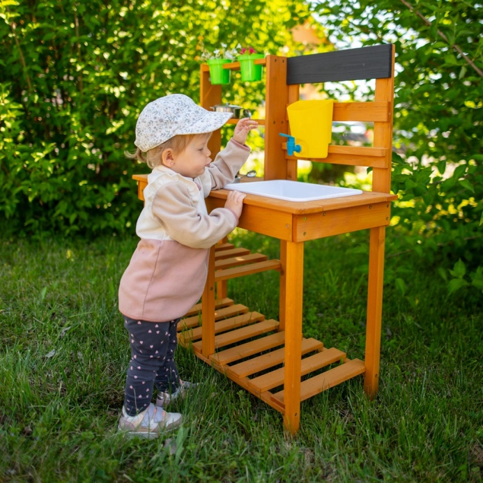2Kids Toys Dřevěná zahradní kuchyňka s dřezem