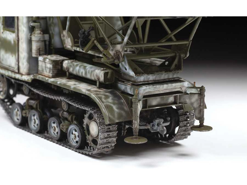 Zvezda STZ-5 s BM-13 Kaťuša (1:35)