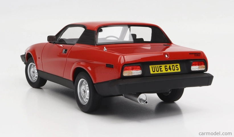 Modely v mierke Cult-scale Triumph Tr7 Coupe 1979 1:18 Červená