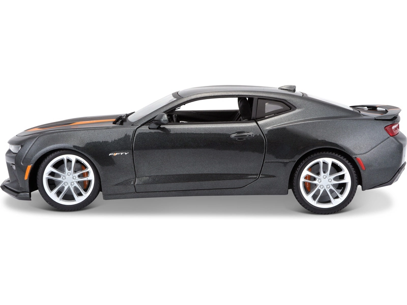 Maisto Chevrolet Camaro 2017 50. výročí 1:18 šedá metalíza