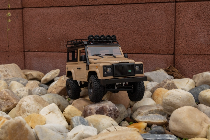 RC auto Land Rover Defender T98 V2 1/12, piesková