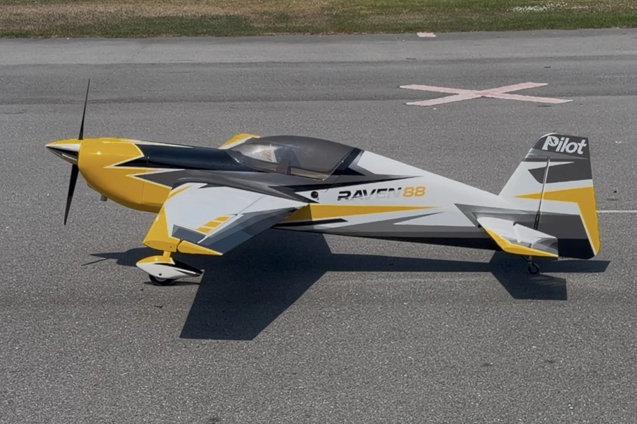 103" Raven (2,62m) 120cc Žlutá-Šedá