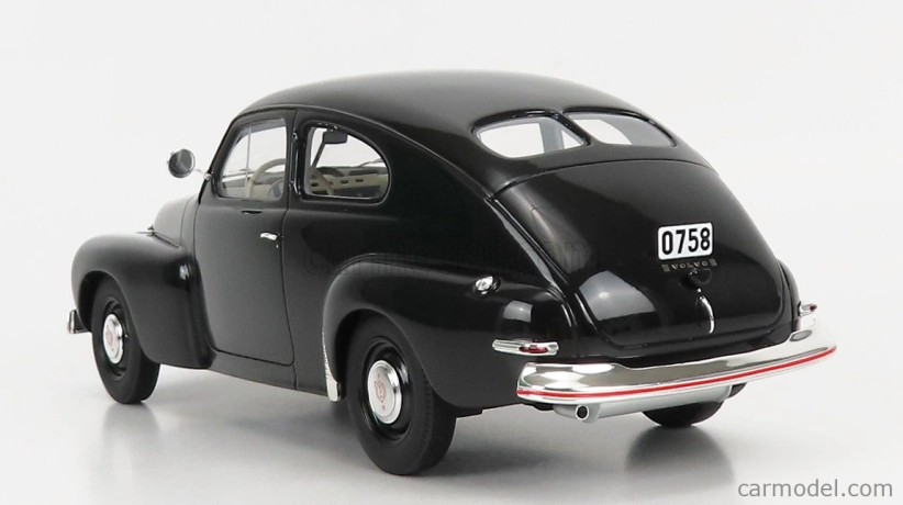 Modely v mierke Cult-scale Volvo Pv444 1947 1:18 Black