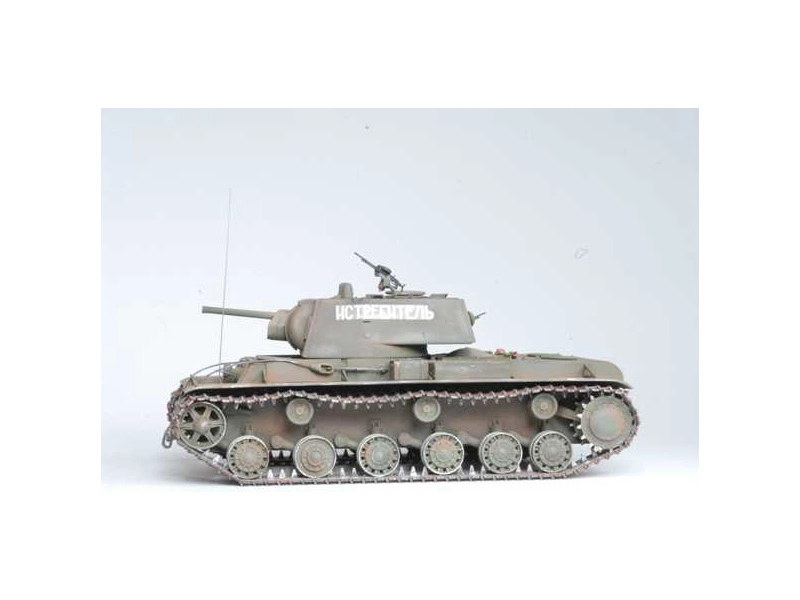 Zvezda sovětský těžký tank KV-1 (1:35)