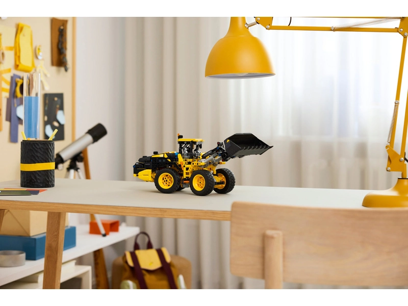 LEGO Technic - Elektrický kolesový nakladač Volvo L120