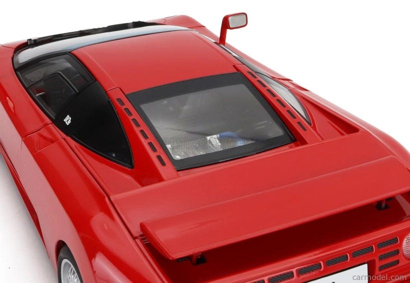 Bugatti Eb110 1991 v mierke 1:12 Červená