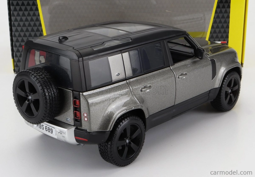Bburago Land Rover Defender 110 1:24 strieborná