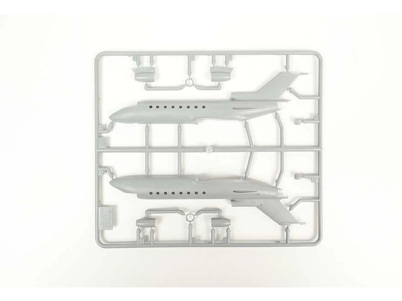 Zvezda Jakovlev Jak-40 Regional Jet (1:144)
