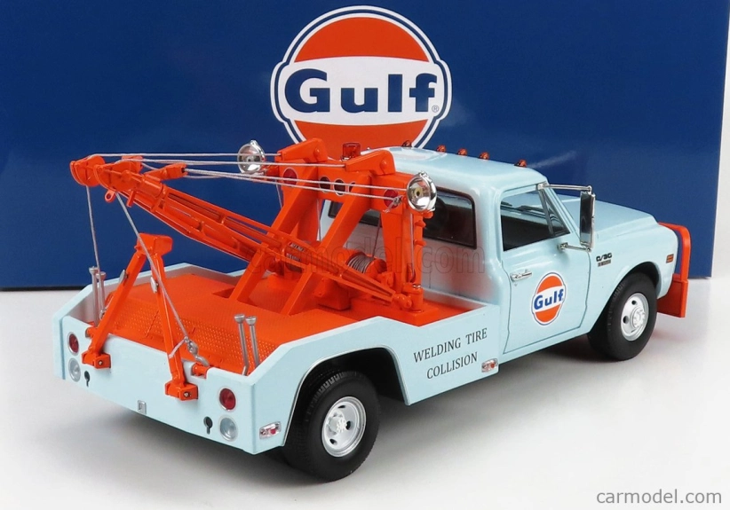 Greenlight Chevrolet C-30 Pick-up Gulf Odtahový vůz 1969 1:18, světle modrá