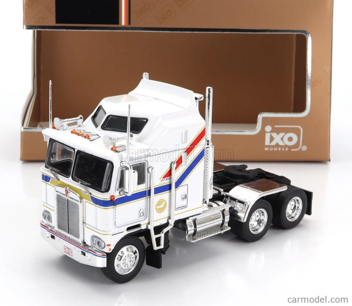 Ixo-models Kenworth K100 Aerodyne Tractor Truck 3-assi 1976 1:64 Bílá