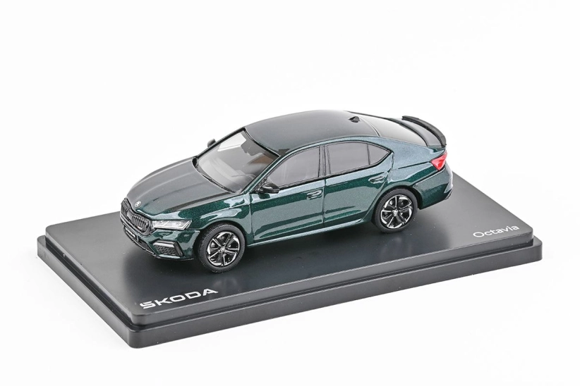 Abrex Škoda Octavia IV RS (2020) 1:43 - zelená Highland metalíza