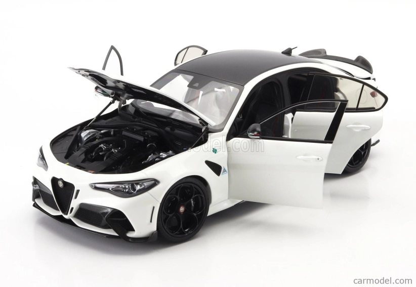 Motorhelix Alfa romeo Giulia Gta 2021 With Engine And Accessories - Full Openings 1:18 Bianco Trofeo White Met