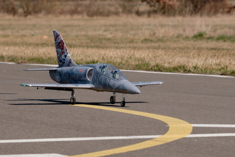 RC letadlo KAVAN L-39 Skyfox 1088mm, šedá