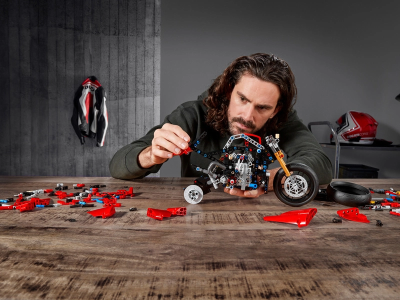 LEGO Technic – Ducati Panigale V4 R