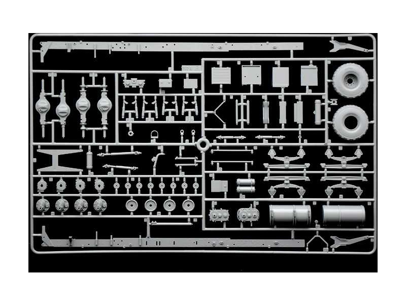 Italeri Oshkosh M978 Fuel Servicing Truck (1:35)