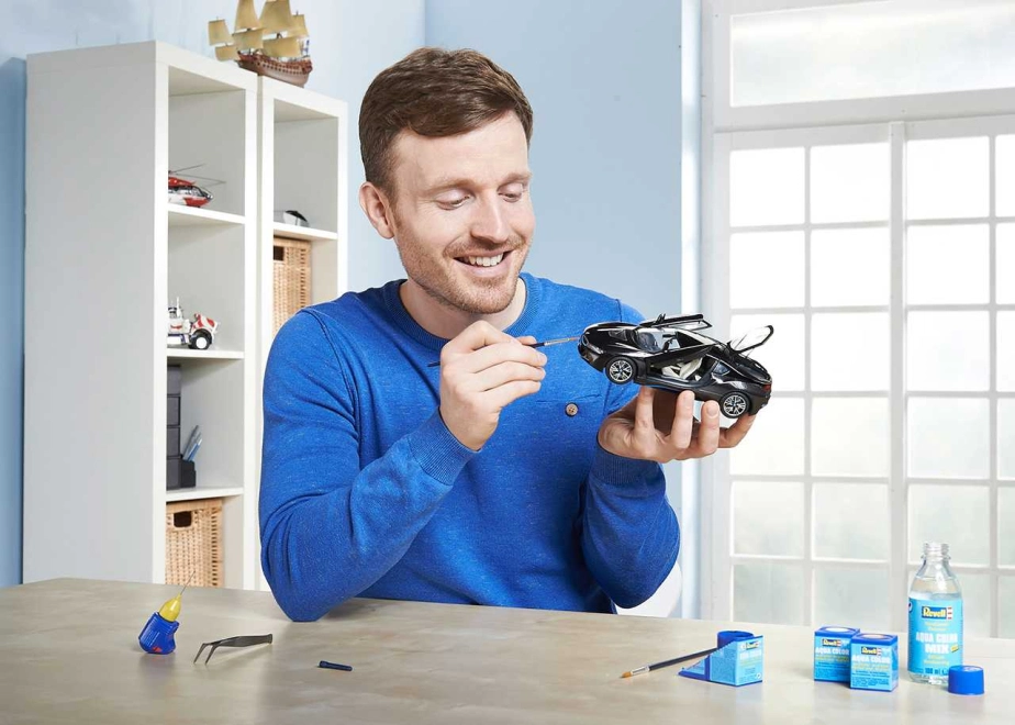 Revell BMW i8 1:24