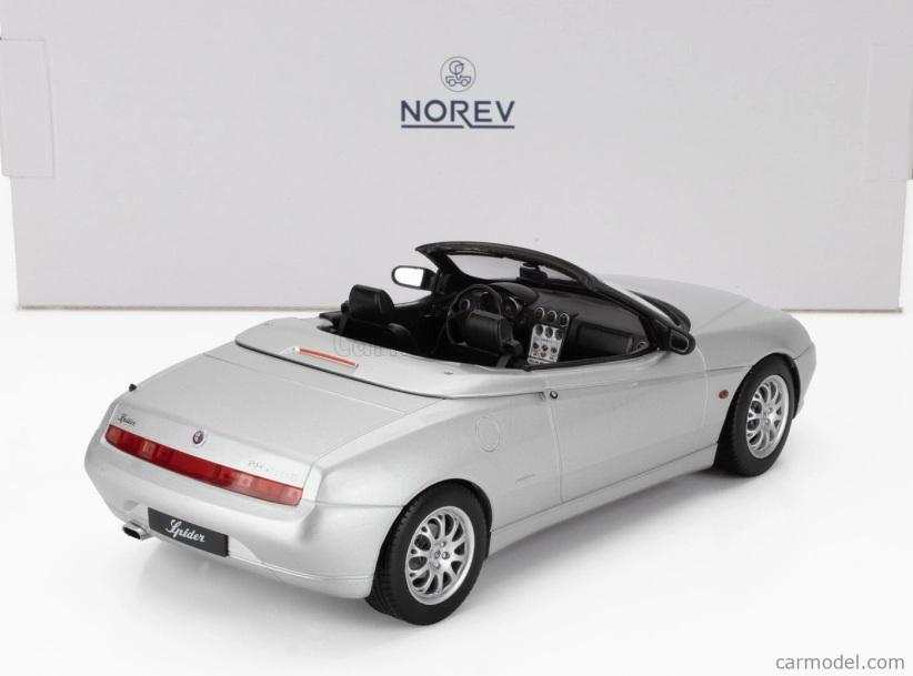 Norev Alfa romeo Spider 2.0 Twin Spark Cariolet Soft-top 1999 1:18 Strieborná