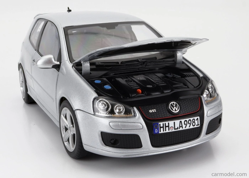 Norev Volkswagen Golf V Gti Pirelli 2007 1:18 Strieborný