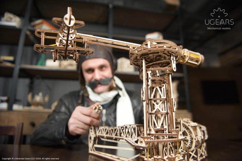 Ugears 3D drevené mechanické puzzle lietajúce stroje