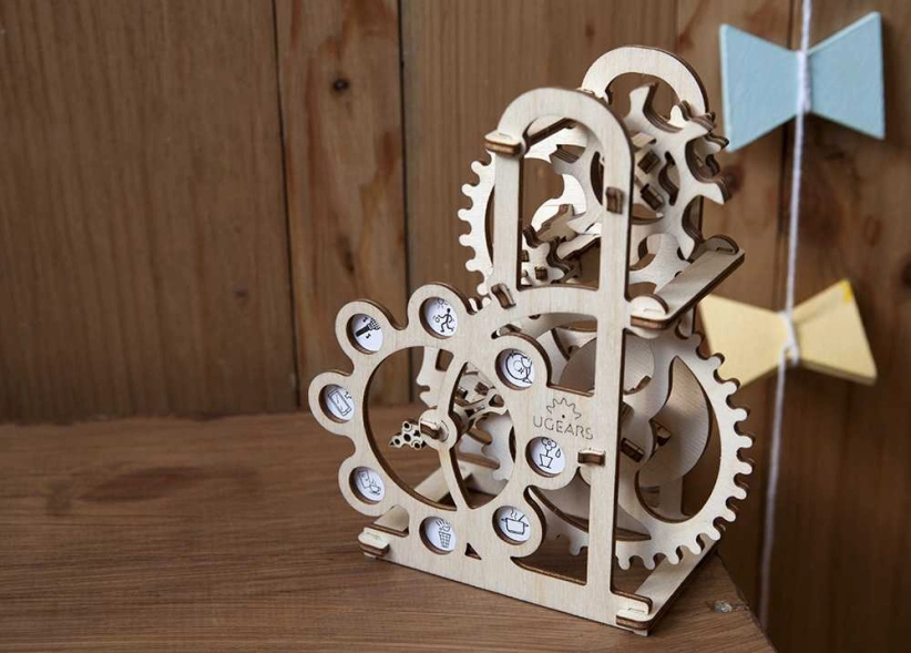 Ugears 3D drevené mechanické puzzle Dynamometer