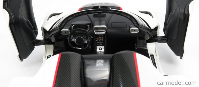 Autoart Koenigsegg Regera 2016 1:18 Biela čierna Carbon Red