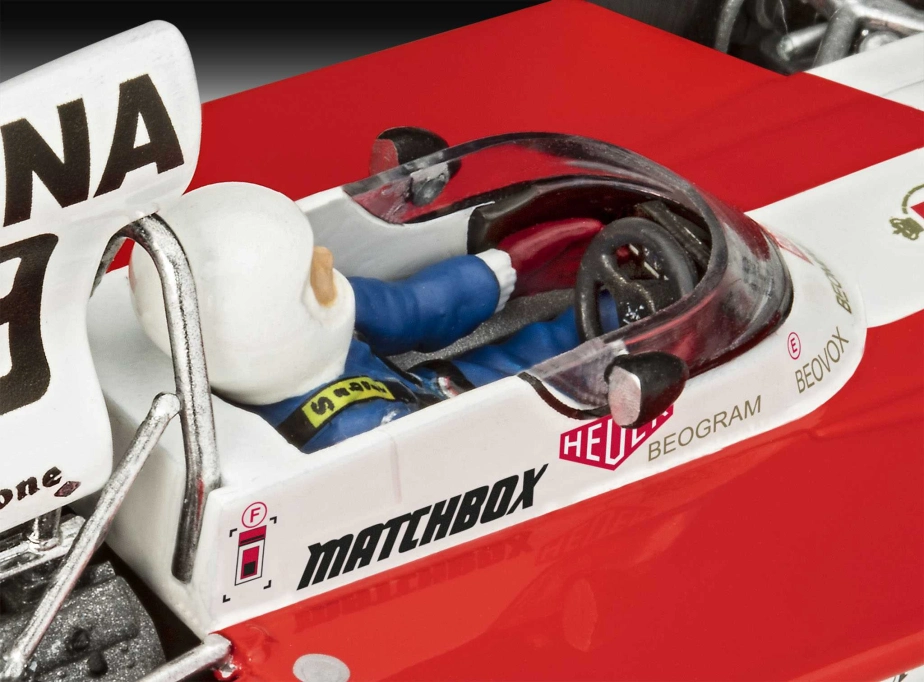 Plastic ModelKit auto 07739 - Surtees TS16/03 (1:32)