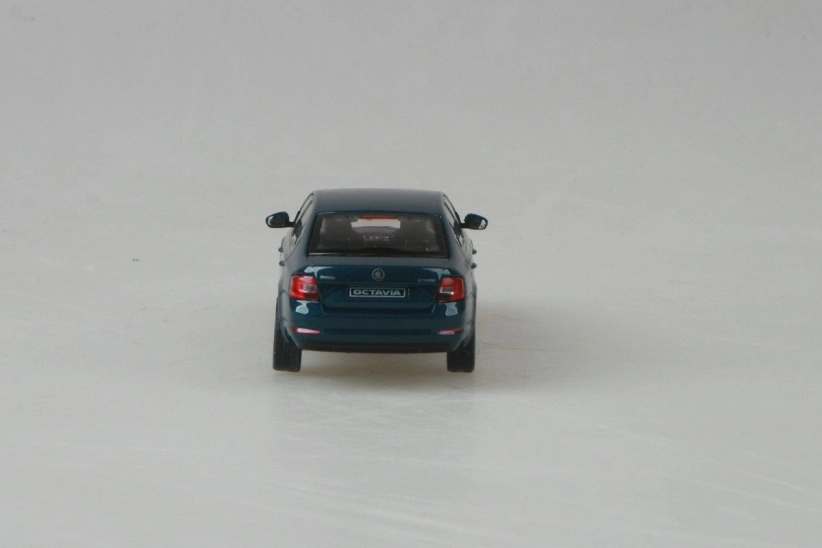 Abrex Škoda Octavia III (2012) 1:43 – modrá láva metalíza