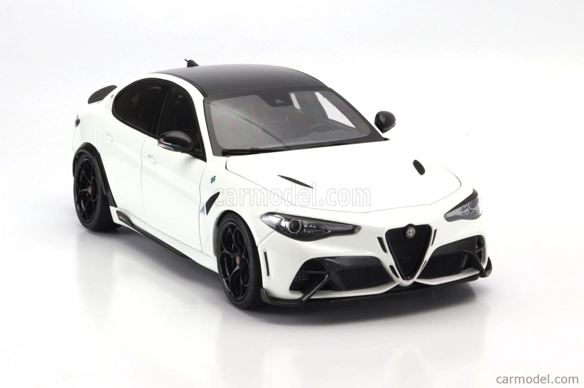 Motorhelix Alfa romeo Giulia Gta 2021 With Engine And Accessories - Full Openings 1:18 Bianco Trofeo White Met