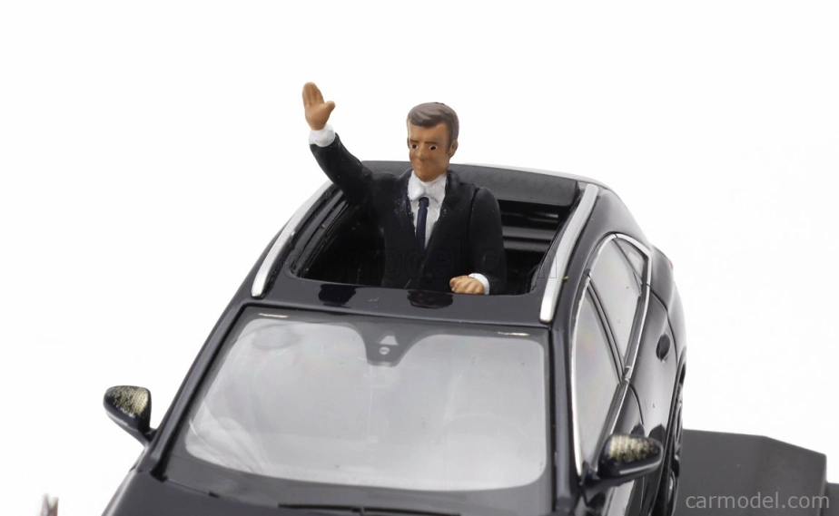 Norev Ds automobiles Ds7 Crossback With President Figure 2017 1:43 Black