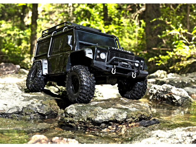 RC auto s navijákem Traxxas TRX-4 Land Rover Defender 1:10 TQi RTR, černá