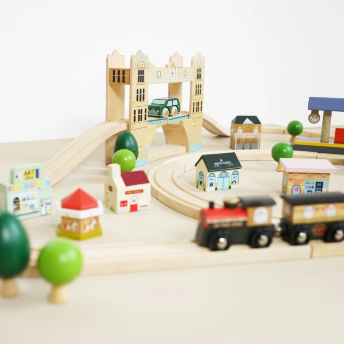 Le Toy Van Train City